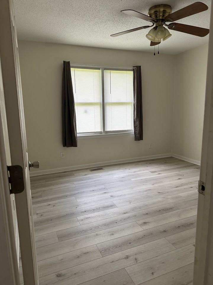 106 Deerfield Dr #NA - Photo 7 of 13