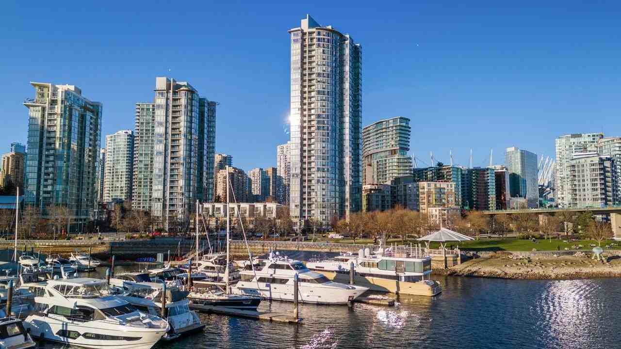 1033 Marinaside Crescent #30++ - Photo 2 of 31