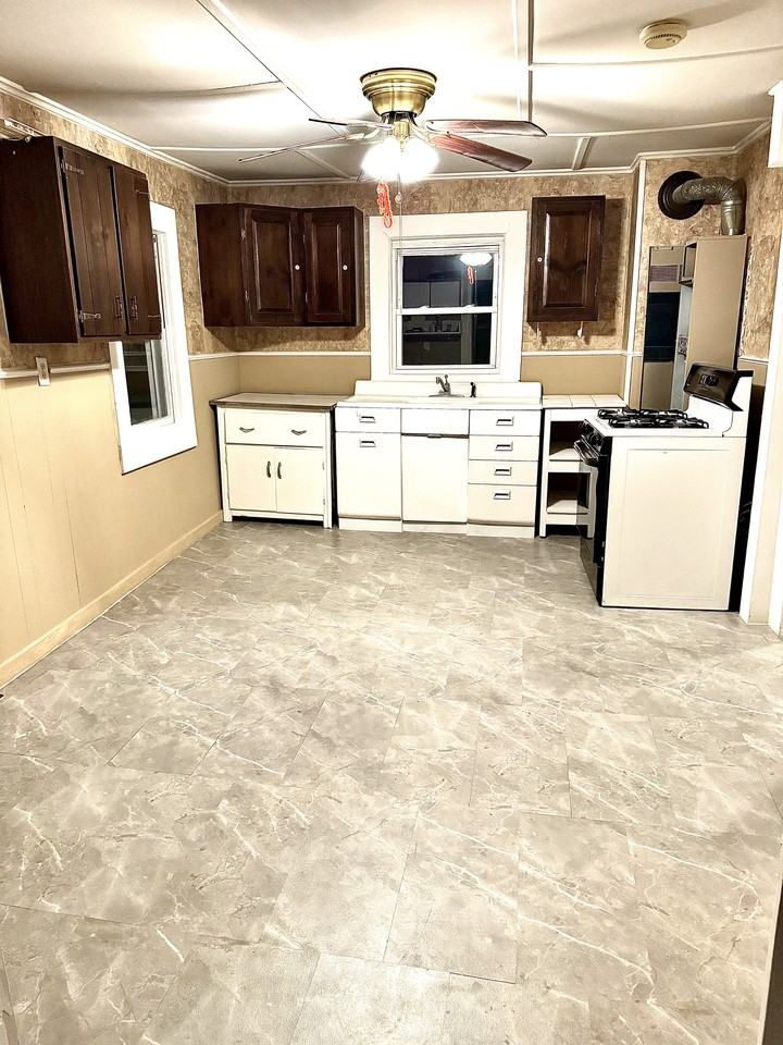 320326 State St #320 - Photo 2 of 10