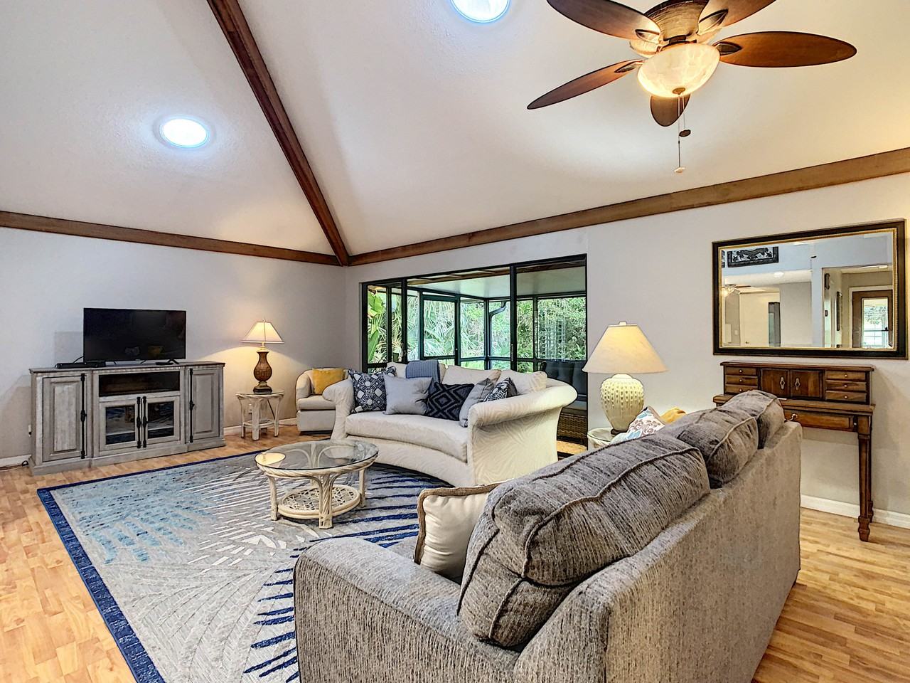 697 Saint Andrews Cir #NA - Photo 3 of 16