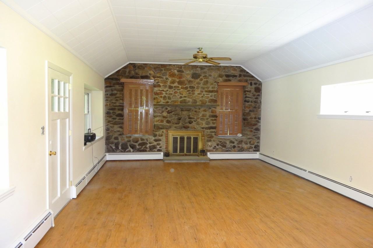 291 Furnace Dock Rd - Photo 2 of 10