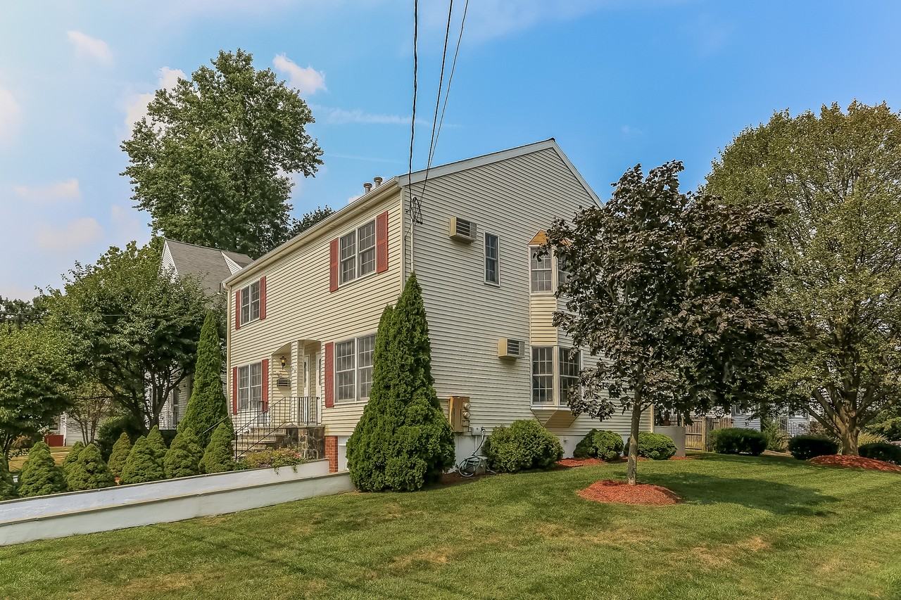 65 Palisade Rd - Photo 3 of 20