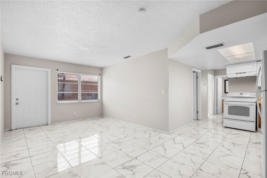 3660 Seminole Avenue - Photo 6 of 16