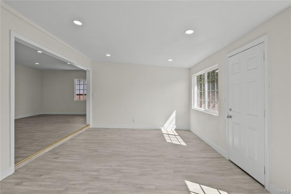 5040 N Lyman Ave - Photo 2 of 8