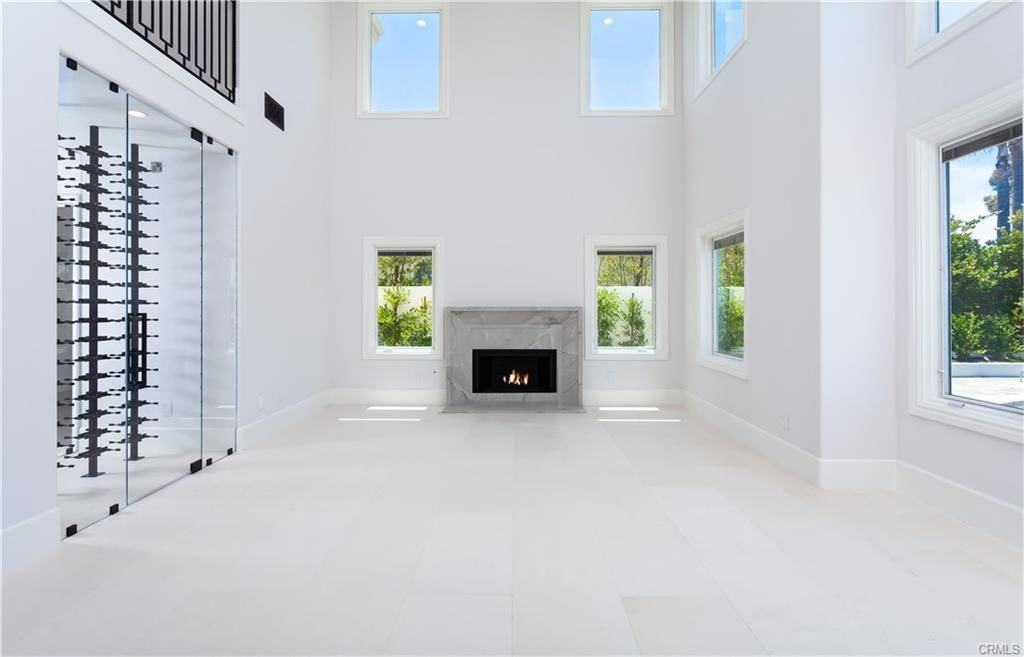 5 Longboat - Photo 6 of 8