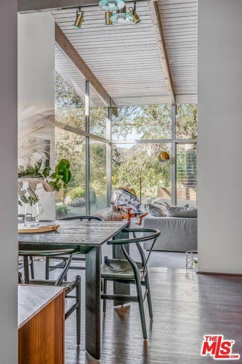 Arbutus Ave - Photo 3 of 8