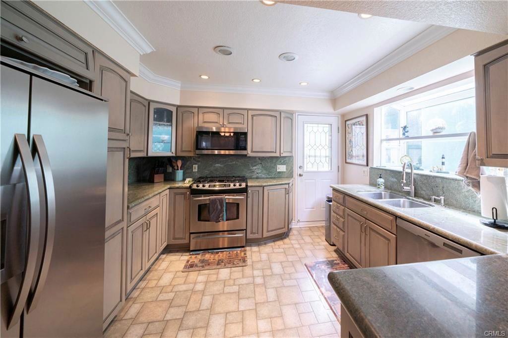 16775 15th St #B - Photo 3 of 8