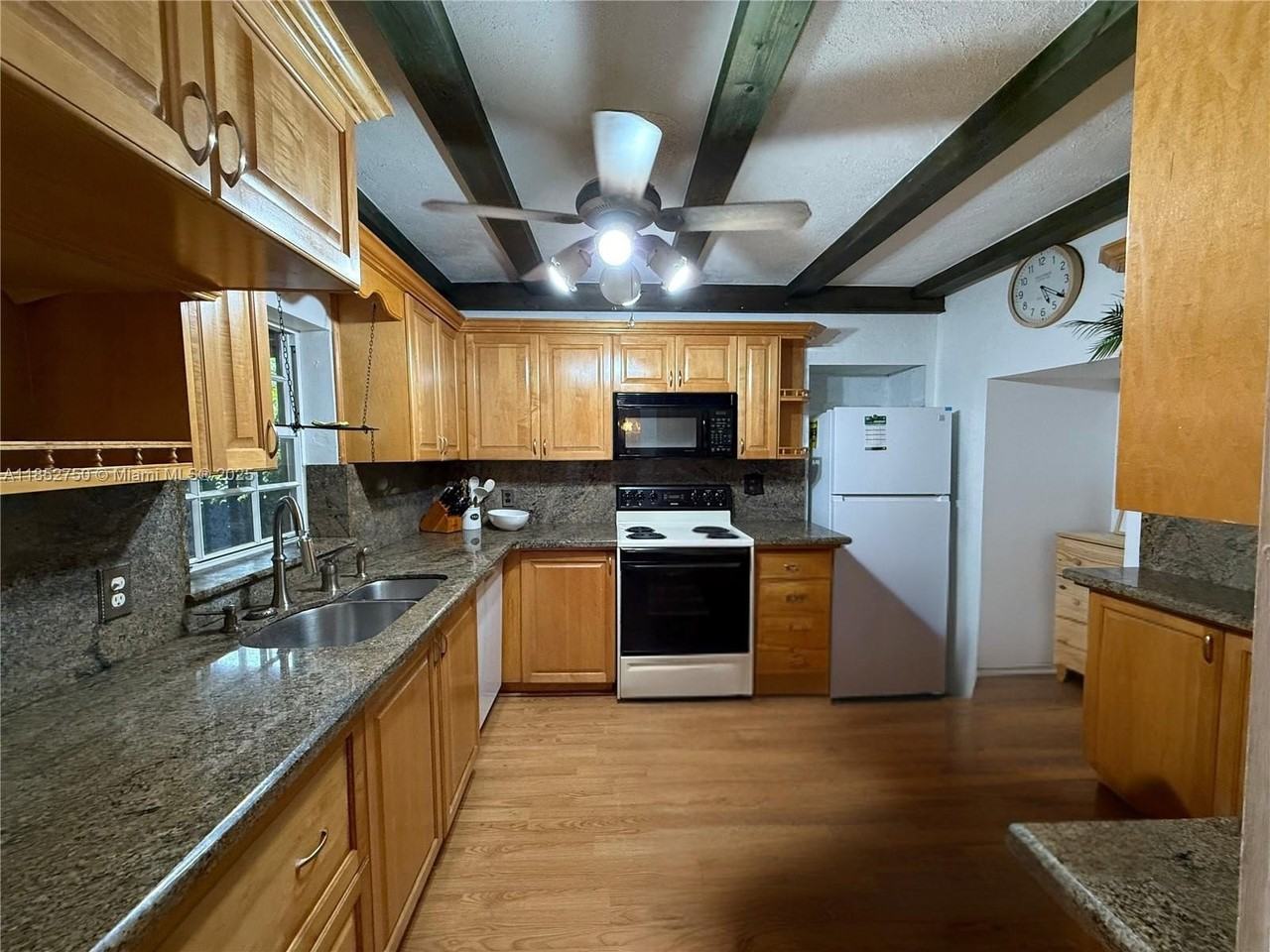 3030 Southwest 57th Avenue - Photo 4 of 13