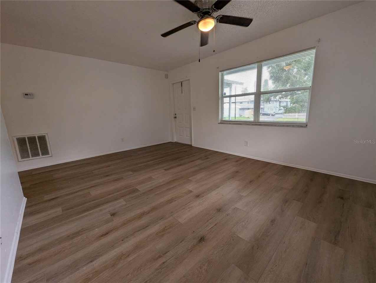 342 21st Ave S - Photo 7 of 30