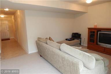 18 Barton Ct - Photo 3 of 20