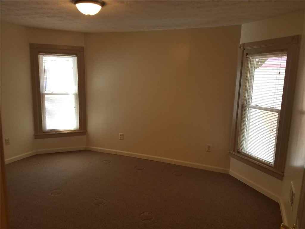 248 Pearl St - Photo 6 of 10