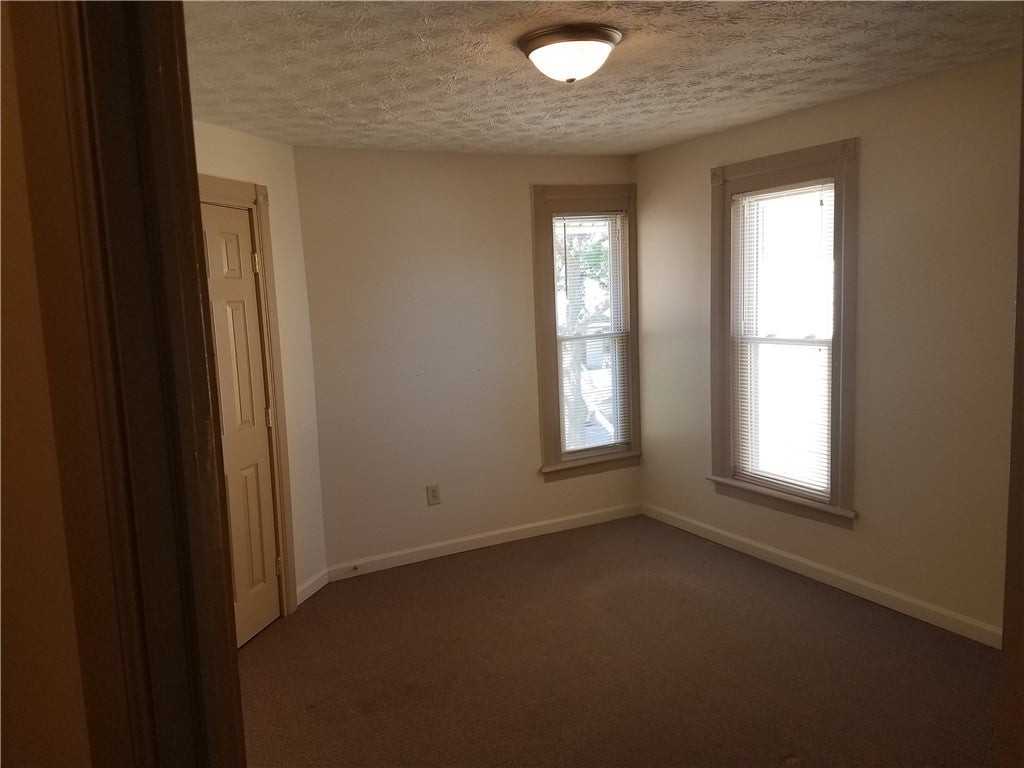 248 Pearl St - Photo 7 of 10