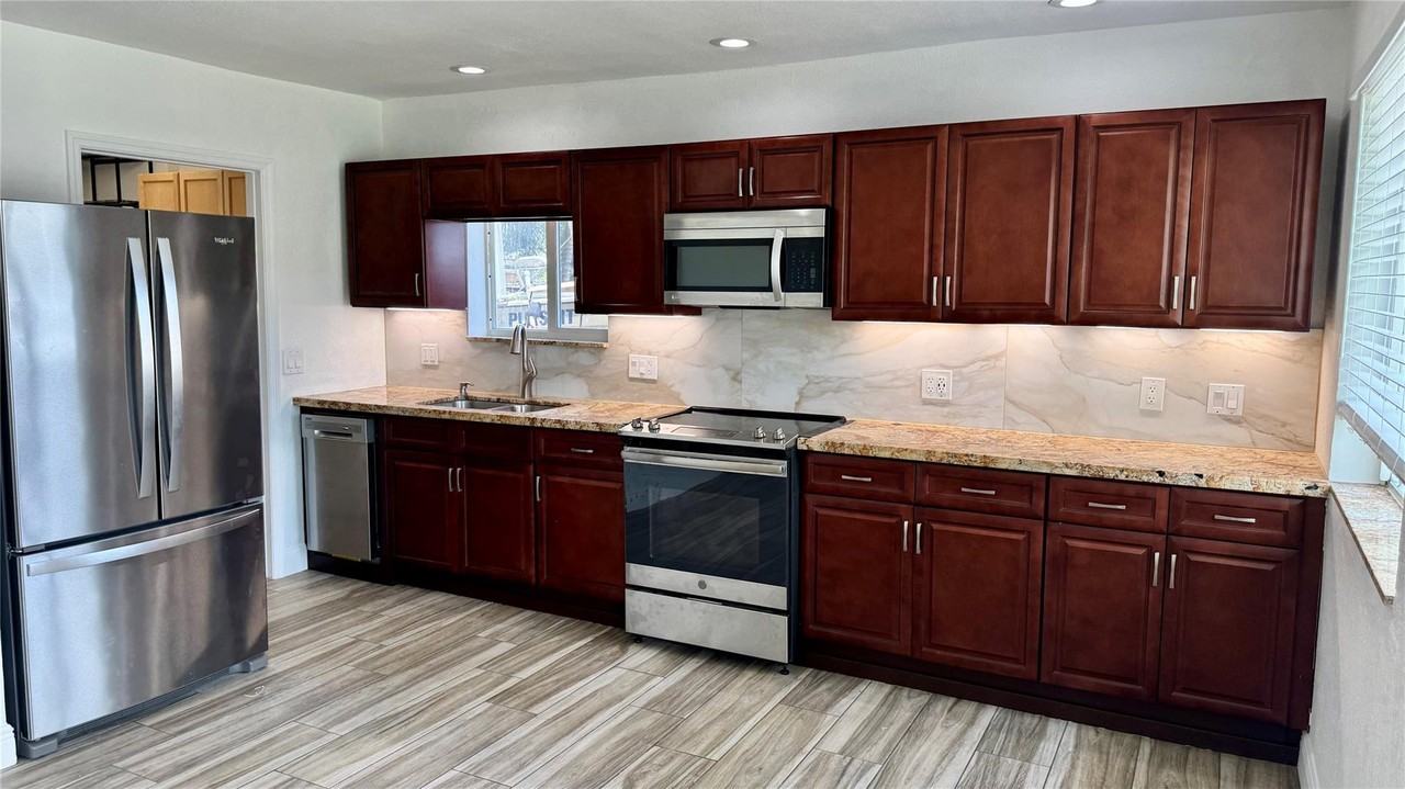 3120 Sw 35th Ave - Photo 2 of 24