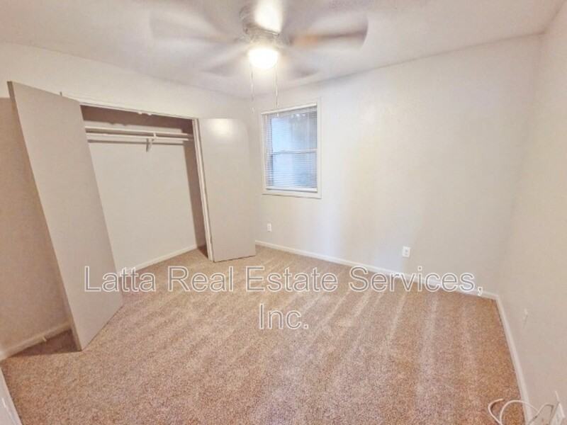 405 West 30th Street - Photo 6 of 7