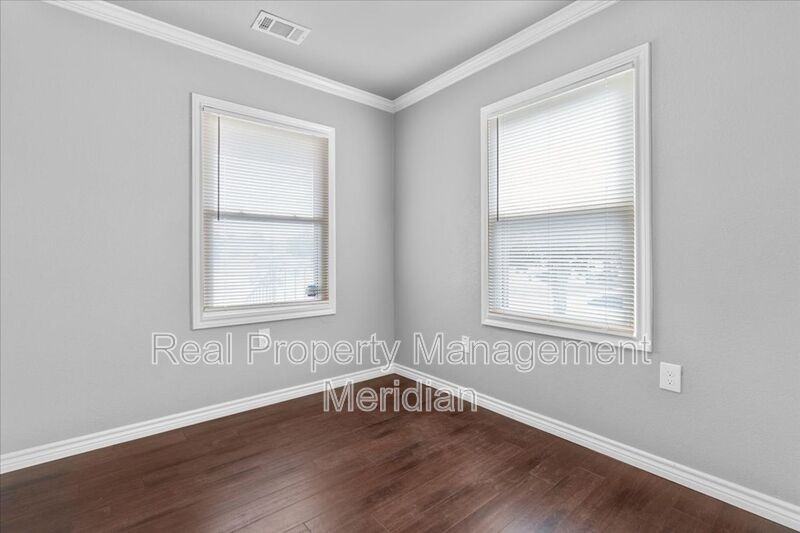 3201 Mccart Ave - Photo 5 of 21