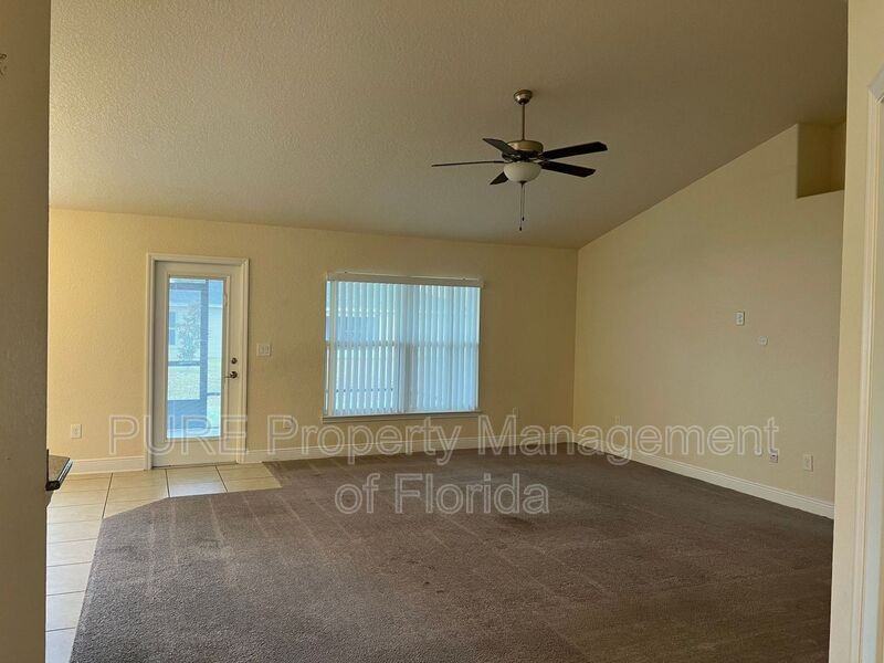 9883 Swavenue Rd - Photo 5 of 32