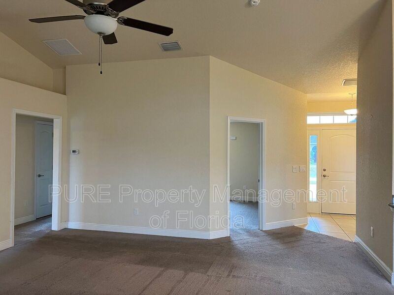 9883 Swavenue Rd - Photo 6 of 32