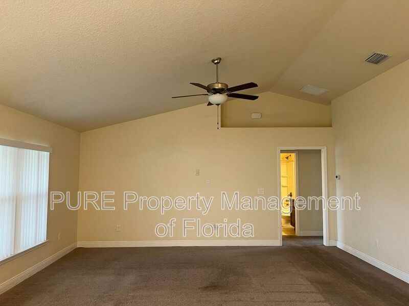 9883 Swavenue Rd - Photo 7 of 32