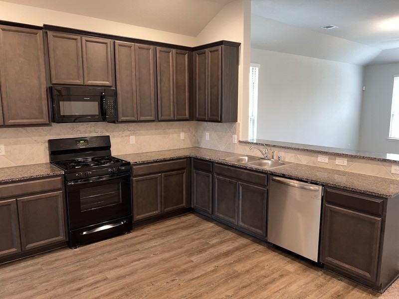 20025 Wade Hampton Dr - Photo 2 of 21