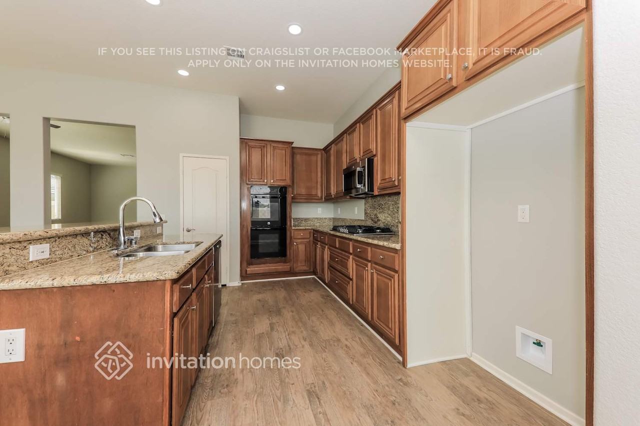 835 Brownie Way - Photo 6 of 17