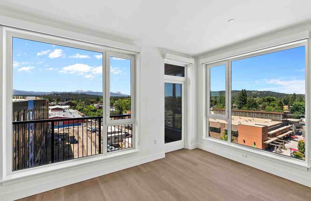 310 Sw Industrial Way