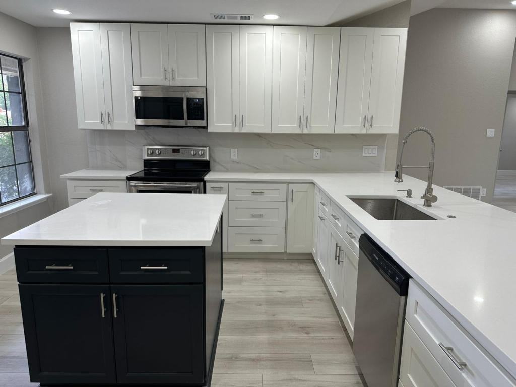 2415 Amber Hill Ln - Photo 4 of 25