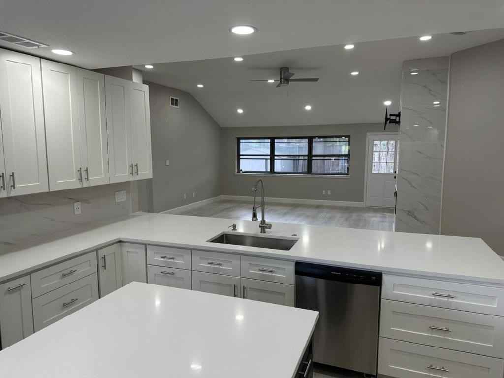 2415 Amber Hill Ln - Photo 5 of 25
