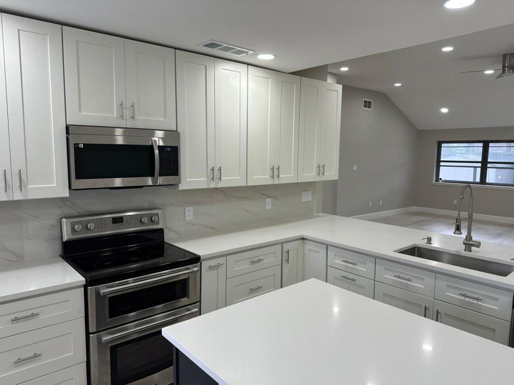 2415 Amber Hill Ln - Photo 6 of 25