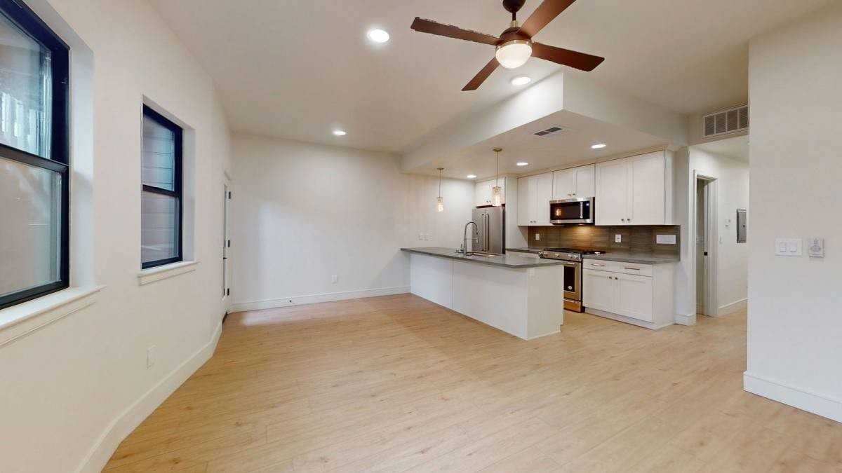 1465 Clay St #1 - Photo 3 of 10