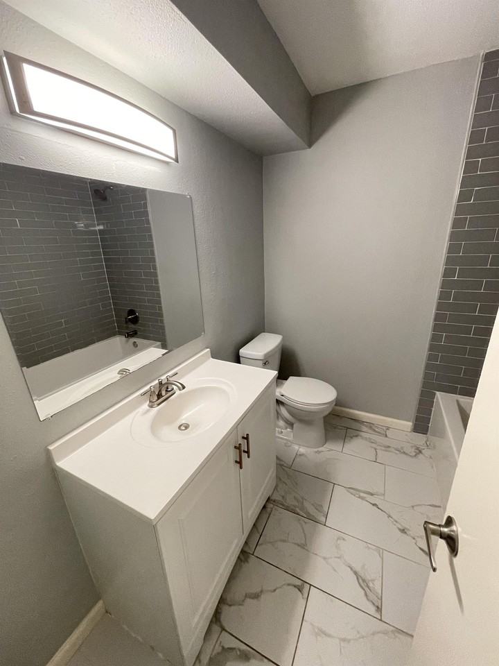 8436 Jamestown Dr - Photo 4 of 23