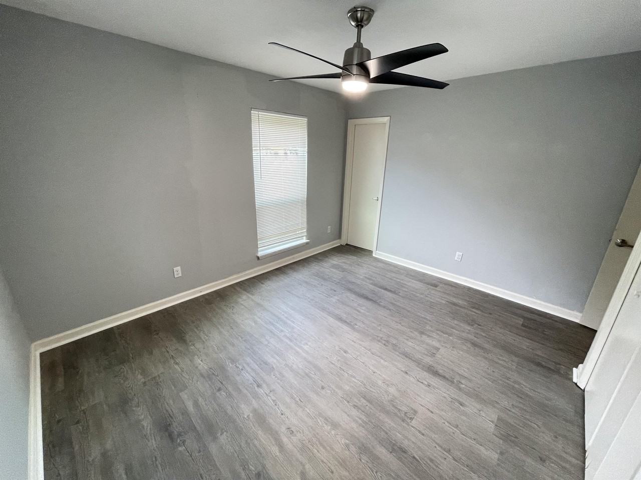 8436 Jamestown Dr - Photo 3 of 23