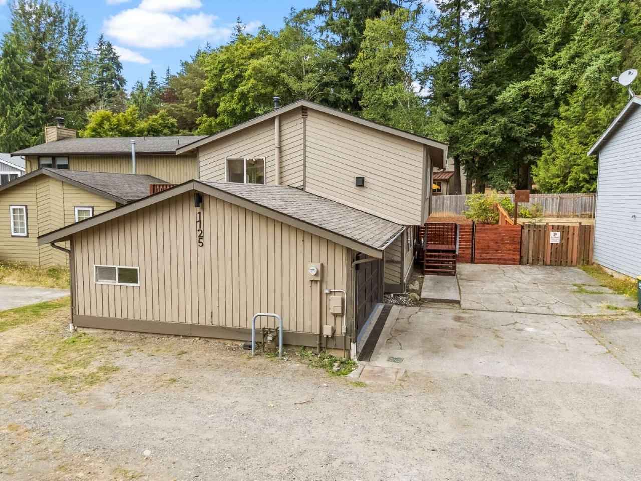 1725 Electric Ave - Photo 3 of 45