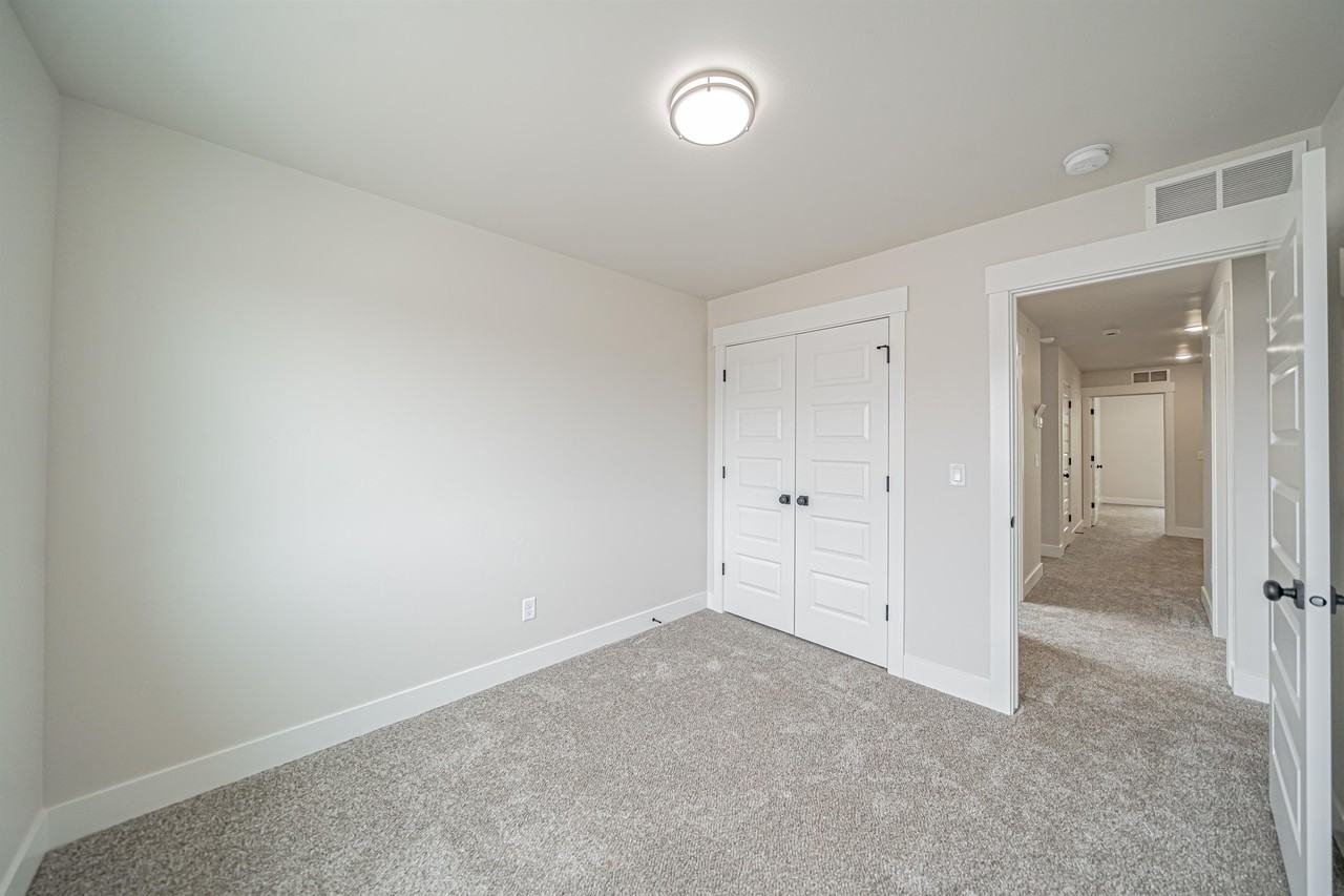 4 Huntshire Avenuemid #2975 - Photo 2 of 11