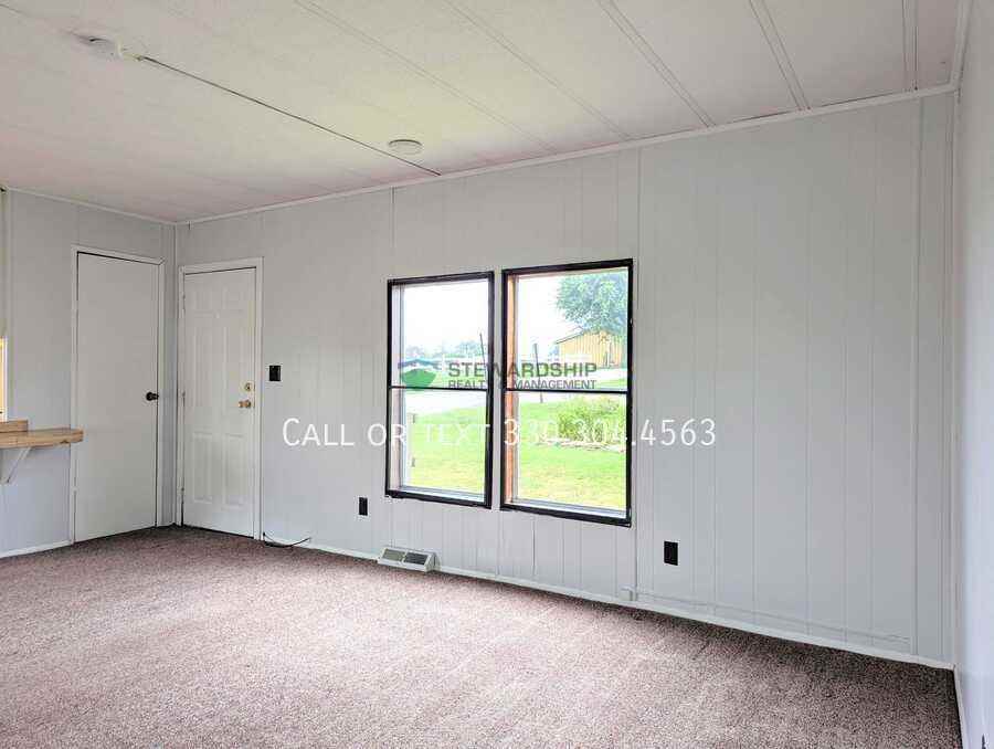 5576 Edgar St - Photo 2 of 23