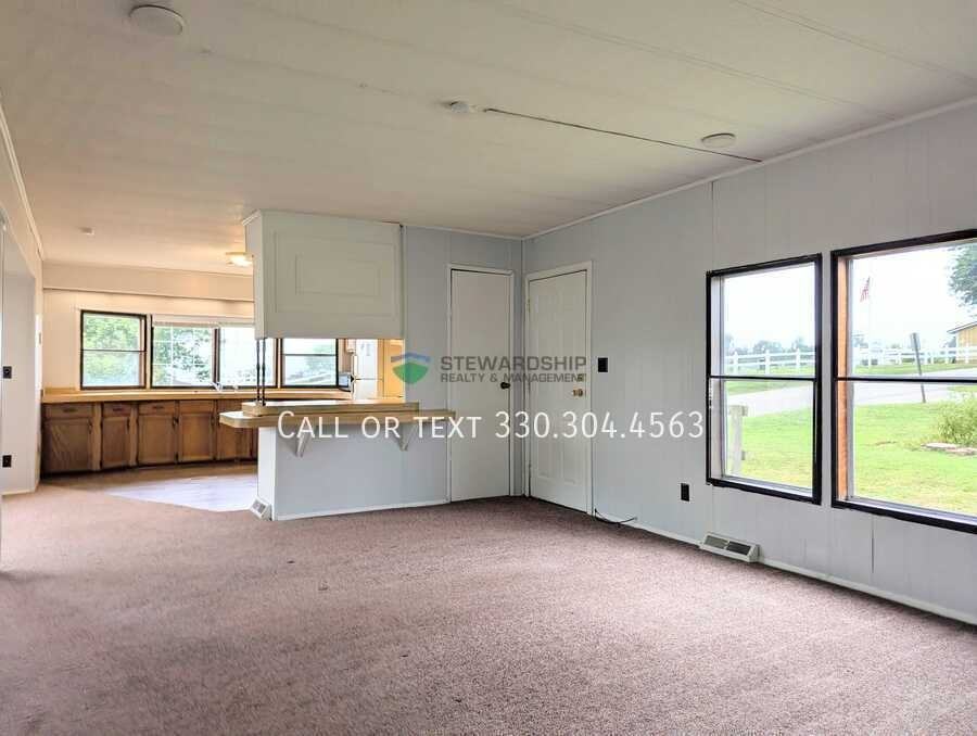 5576 Edgar St - Photo 3 of 23