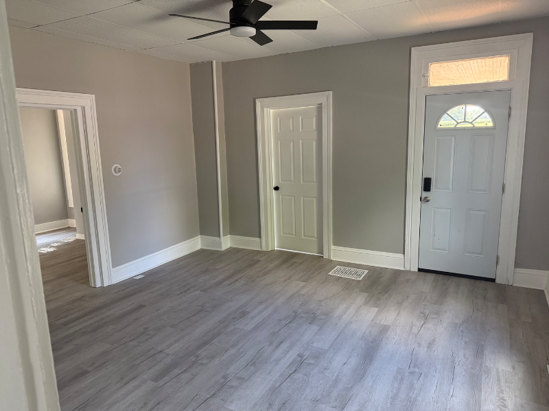 827 N Oakland St #827 - Photo 2 of 12