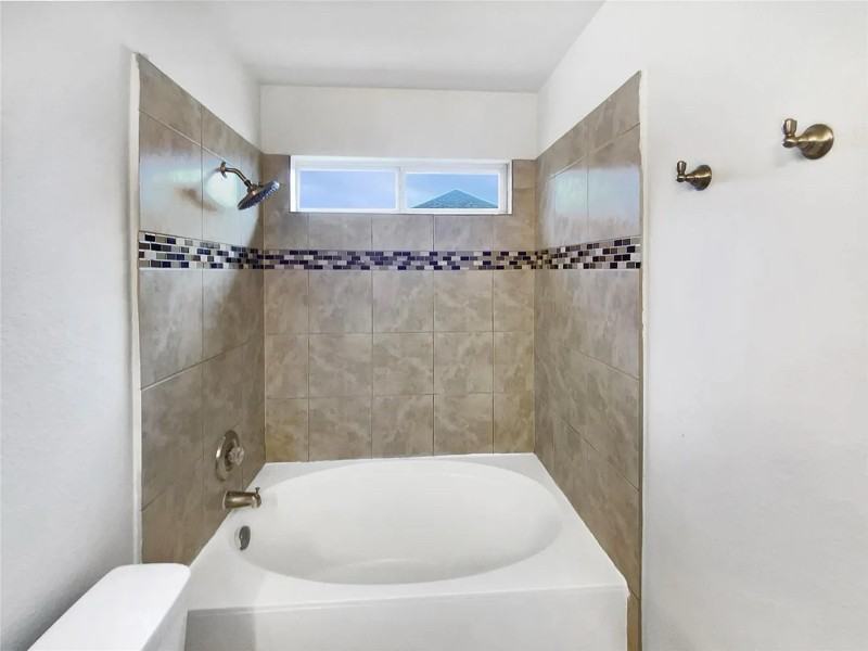 1514 Barcus Dr - Photo 3 of 12