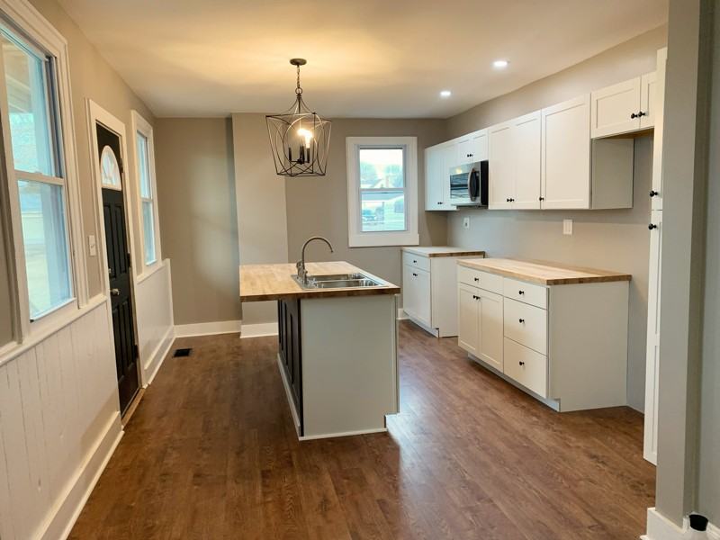 810 N Montgomery St - Photo 2 of 14