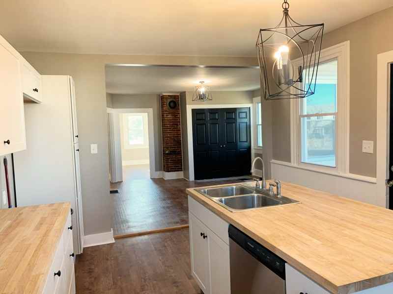 810 N Montgomery St - Photo 3 of 14