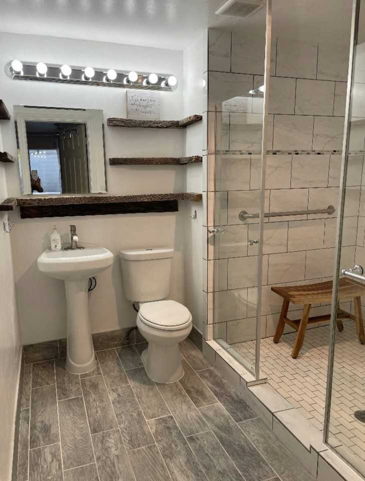 114 West 975 North, Unit A - Photo 2 of 4