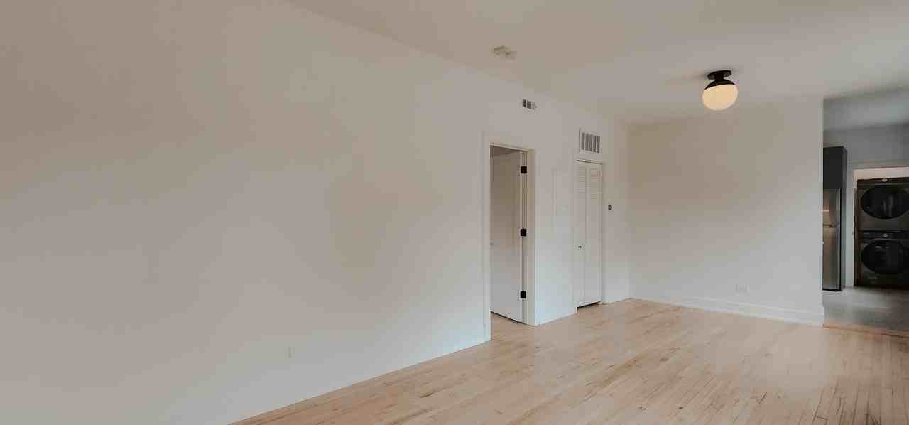 3051 West Medill Avenue, Unit 2B - Photo 3 of 12