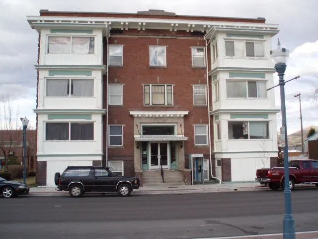 ID - 340 S Arthur Ave - LB - Photo 2 of 15