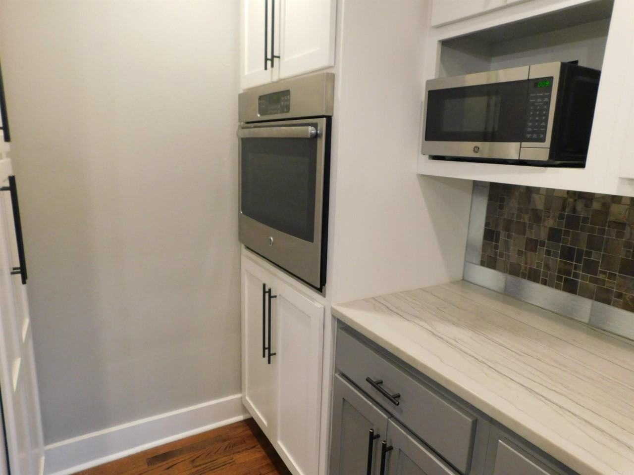 412 W 19th St - Photo 3 of 15