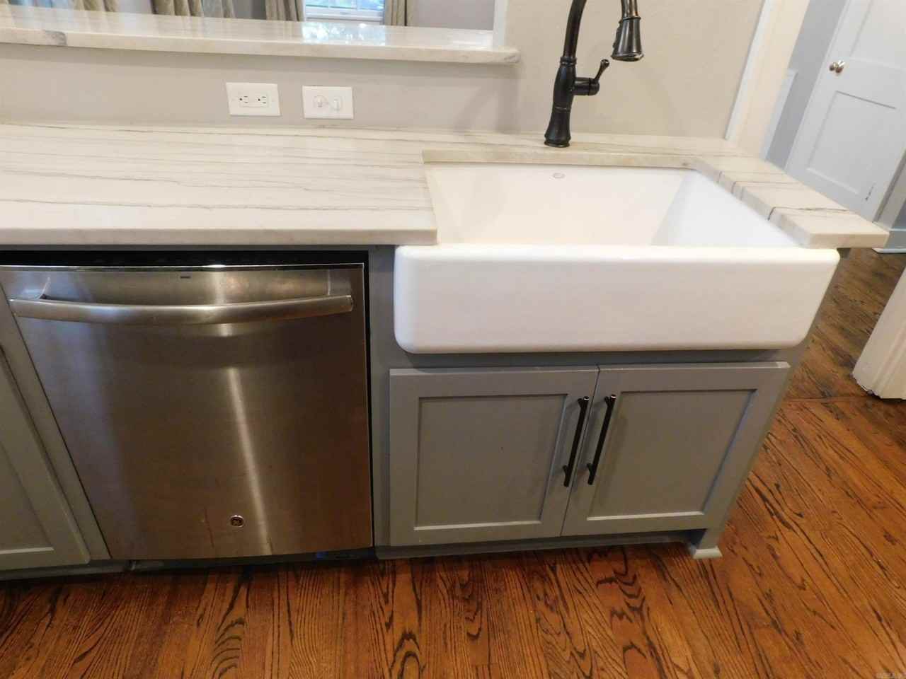 412 W 19th St - Photo 5 of 15