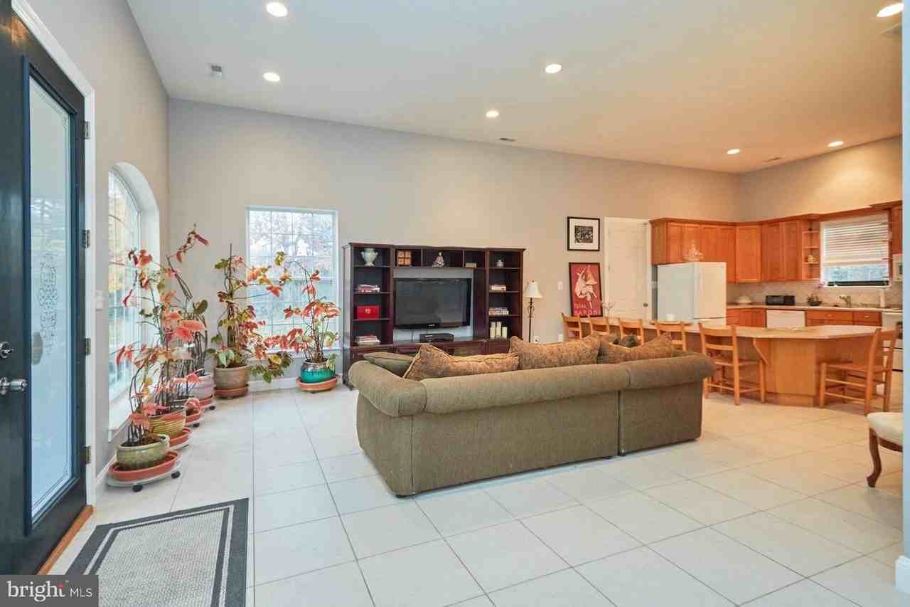 12815 Braddock Rd - Photo 4 of 21