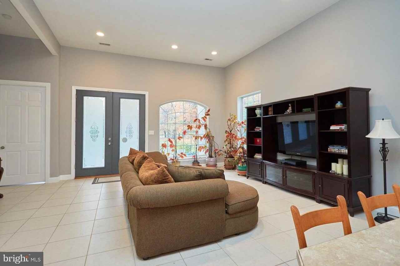 12815 Braddock Rd - Photo 5 of 21