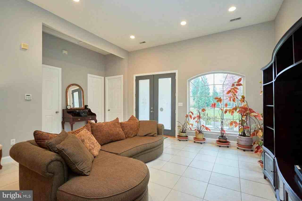 12815 Braddock Rd - Photo 6 of 21