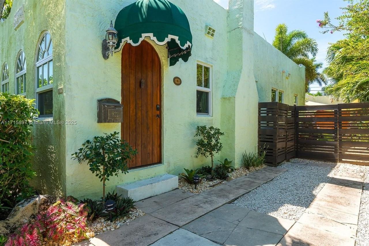 822 Flamingo Dr - Photo 2 of 50