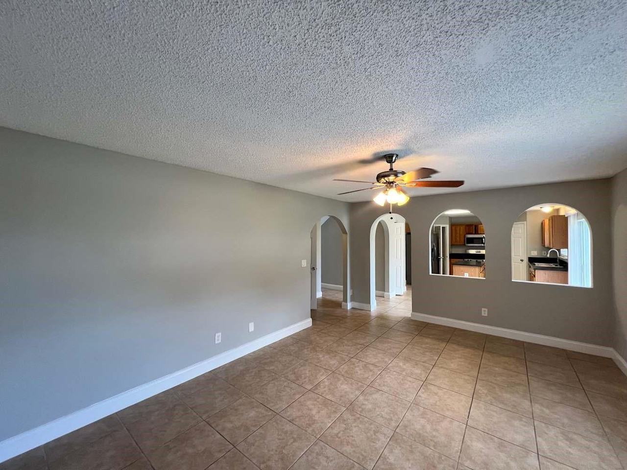 1002 Sw Liberty Ave #1 - Photo 3 of 8