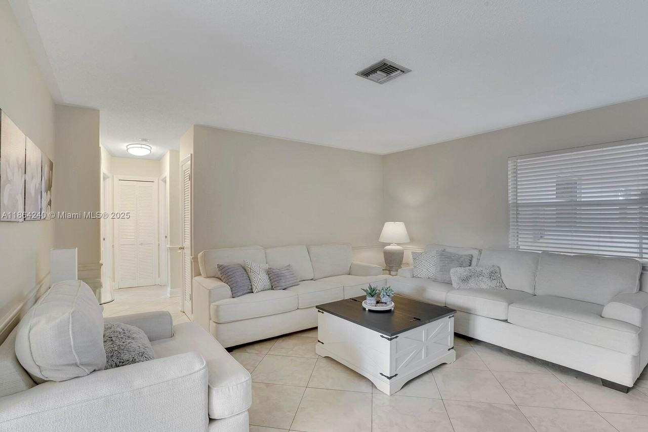 222 Sw 1st St #H7 - Photo 4 of 24